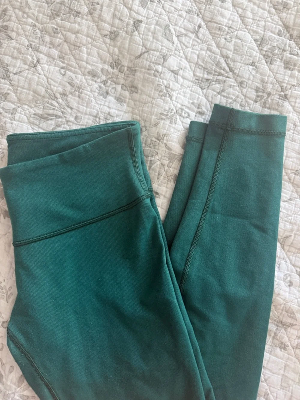 Lululemon leggings teal size 6 / not sure style some wear see pics - Picture 2 of 7